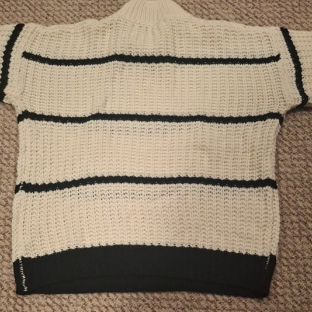 Women's Black and White Sweater